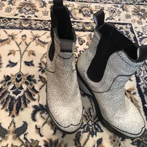Hunter Round Toe Heeled Boots